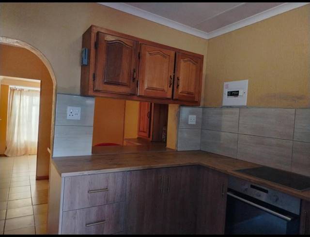 2 BEDROOM PROPERTY TO RENT IN PENINA PARK